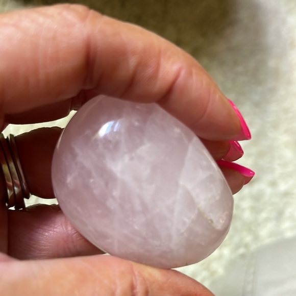 Natural Rose Quartz Palm Stone - Picture 14 of 15